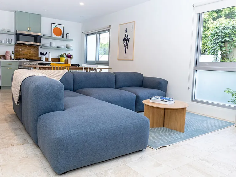 210 S Hamilton Dr #9 — Photo 2