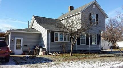 Side of house
						:
						driveway with carport
