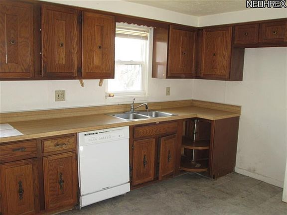 3rd image of 74 W Glendale St