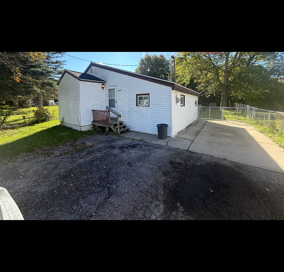 3 bed, 810 sqft, $1,150 — Photo 1