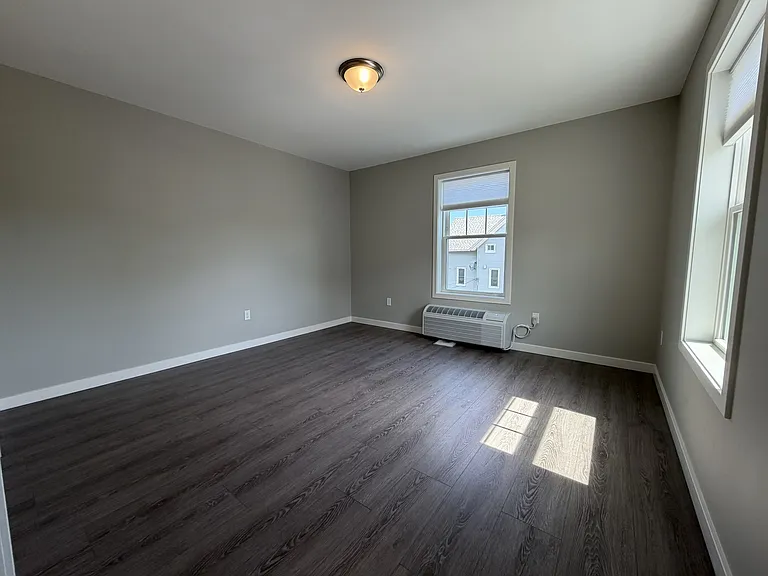 30-32 Osborne St #4 — Photo 12