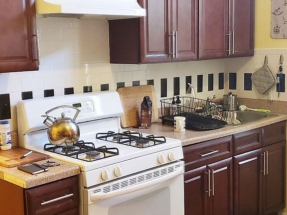 2nd image of 2301 Astoria Blvd APT 1R