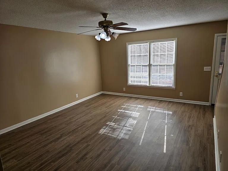 1959 Meadowbrook Cir — Photo 23