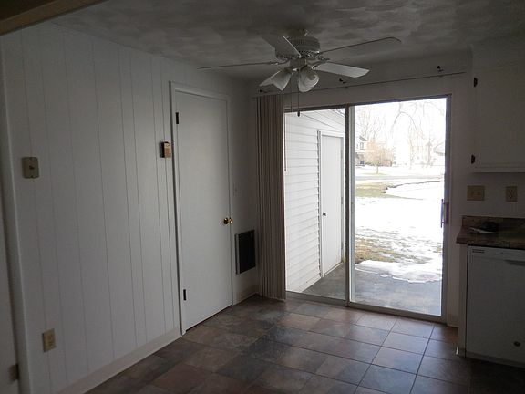 3rd image of 404 Maple St APT 4