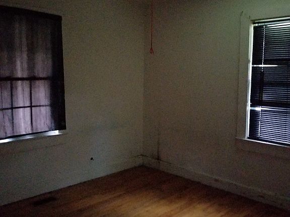 5th image of 708 W Main St