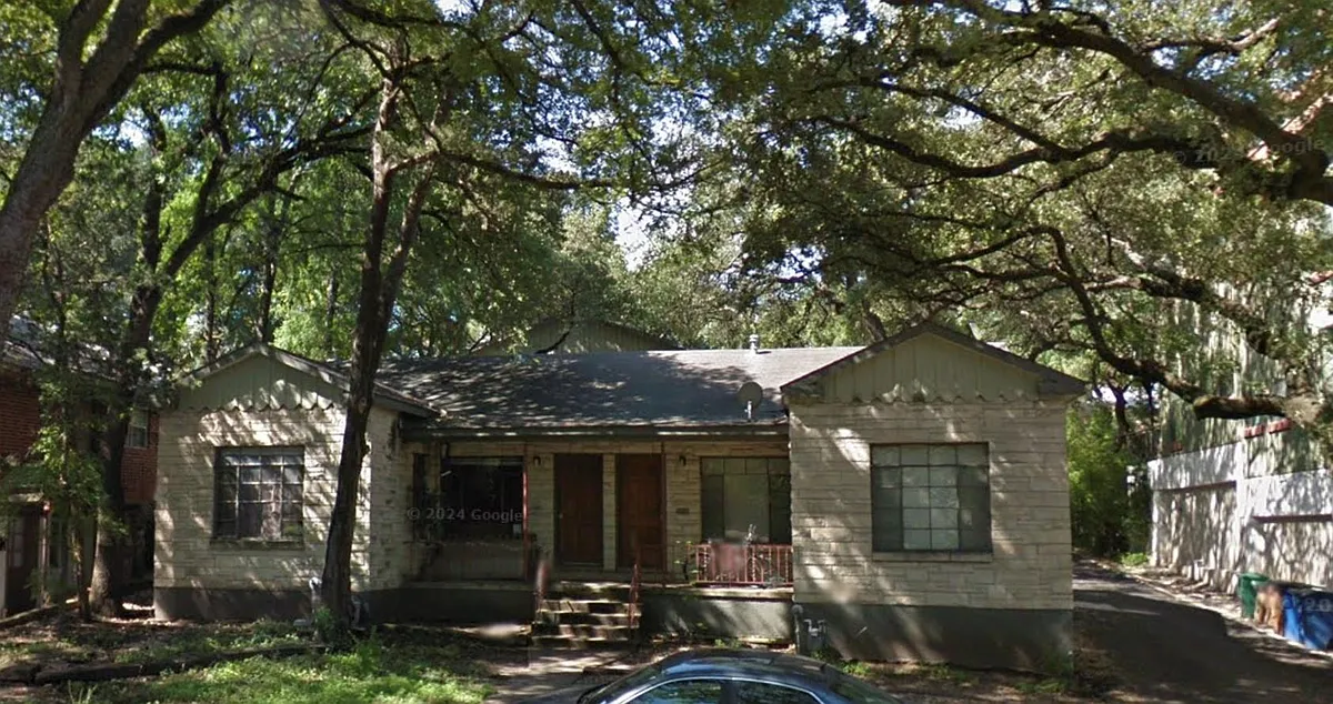 Photo 2 of 3 - 915 Keith Ln #101 - Austin, TX Building Photo - 915 Keith Ln #101