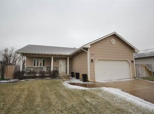937 N Meadow Rd, Valley Center, KS 67147