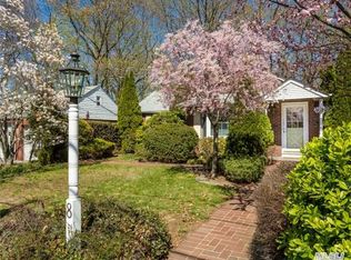 8 Grove St, Northport, NY 11768