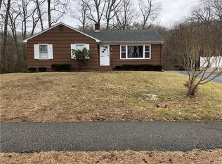 187 Niantic River Rd, Waterford, CT 06385