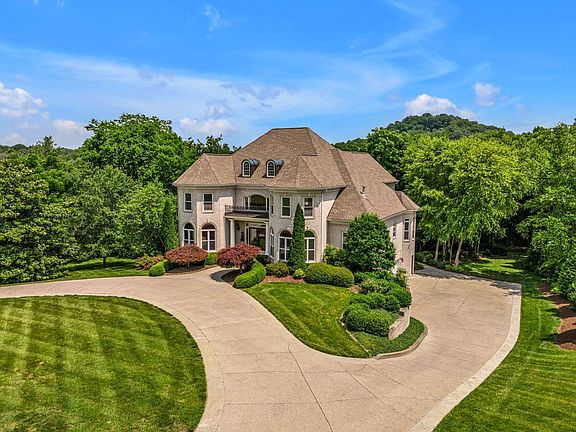 2nd image of 824 Princeton Hills Dr