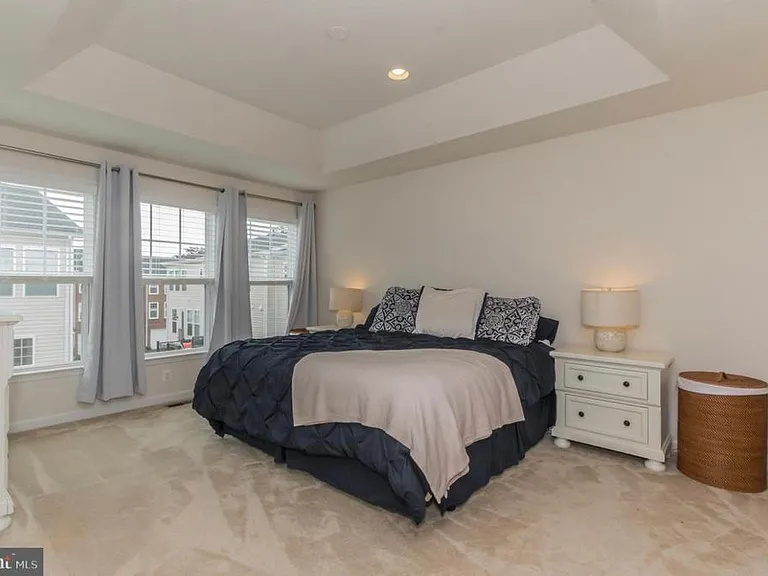 42275 Lancaster Woods Sq — Photo 12