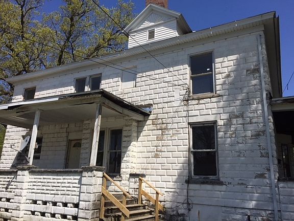 3rd image of 412 S Vermillion St
