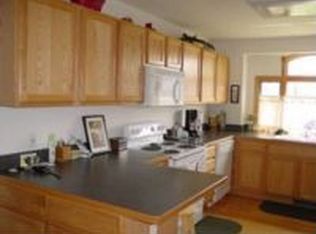 2302 Sugar Maple Dr, Brighton, MI 48116