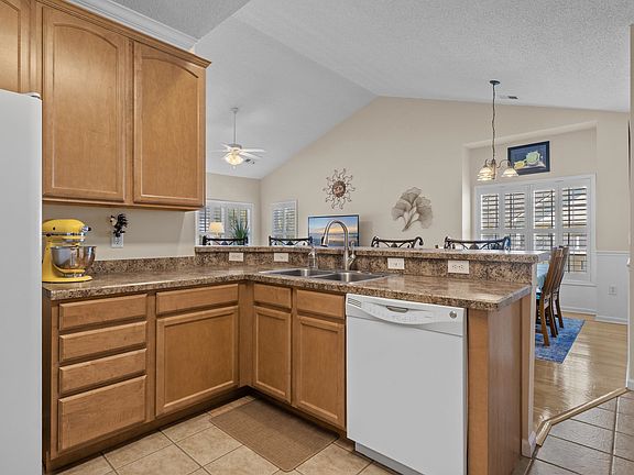5th image of 5786 Longwood Dr. #203