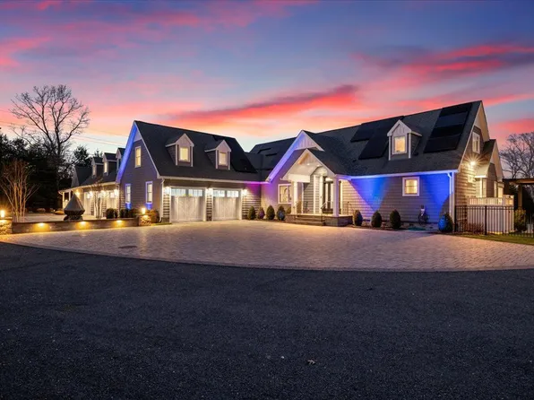 19 West Tiana Road, Hampton Bays, NY 11946