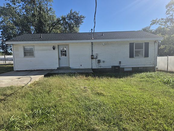2nd image of 802 Dillard St