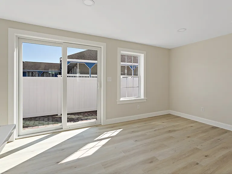 209 Main St #B — Photo 9