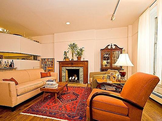 3rd image of 129 W 69th St APT 4