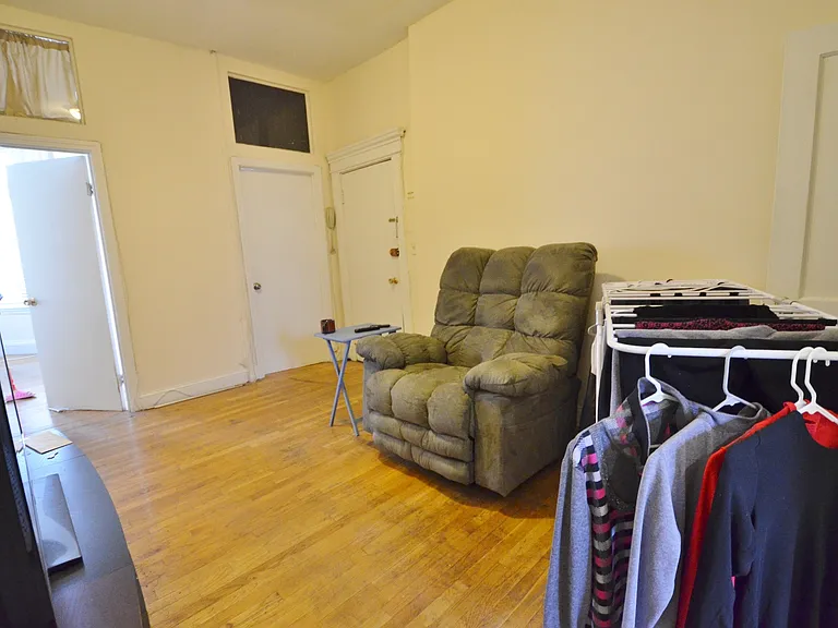 56 Queensberry St #8 — Photo 5
