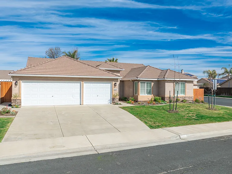 1114 W Pepper Dr — Photo 3