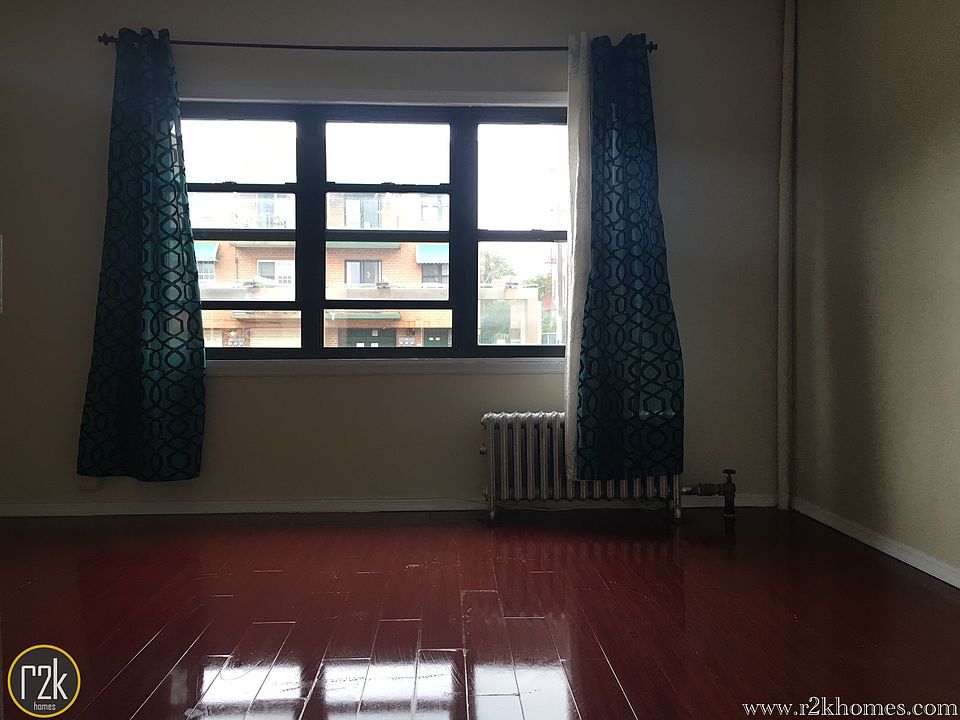 1st image of 3011 35th Ave #2