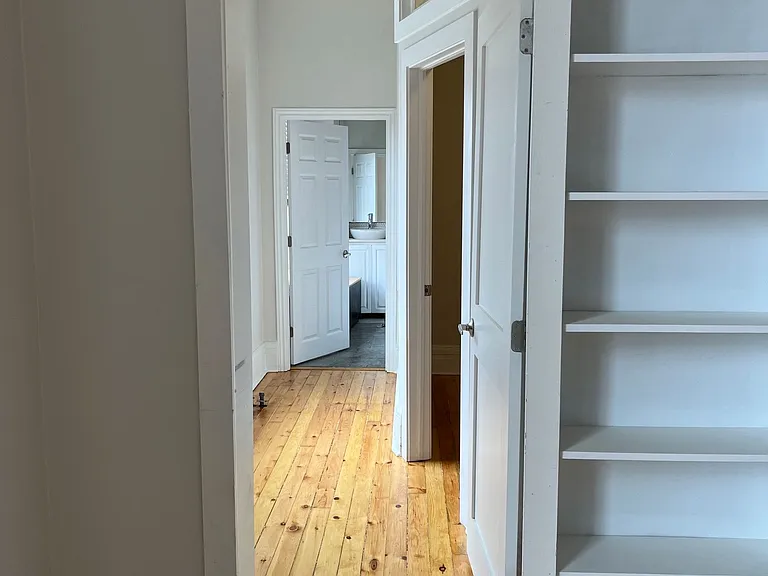 2854 Dundas St W — Photo 3