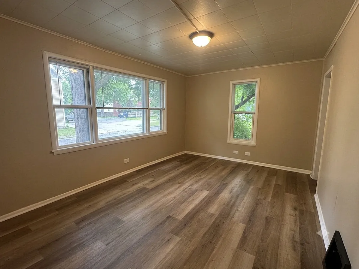4 bed, 1224 sqft, $2,000 — Photo 3