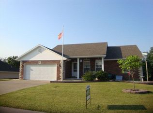305 Crest Ave, Holts Summit, MO 65043