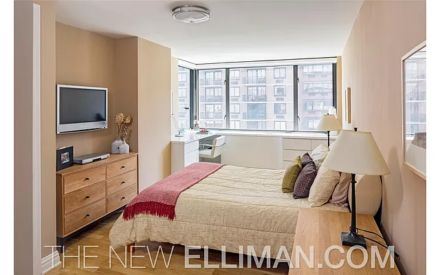 Sold by Douglas Elliman | media 21