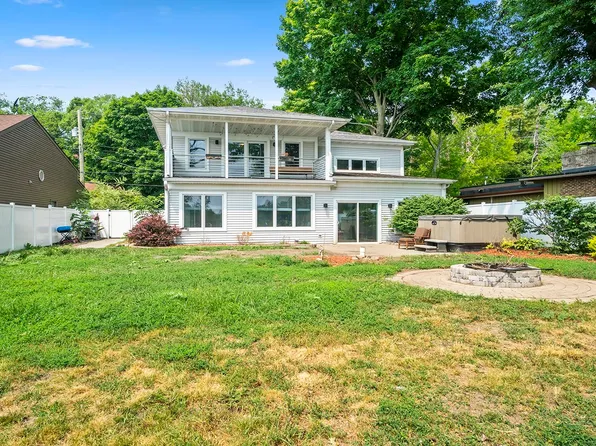 18 Country Club Bch, Rockford, IL 61103