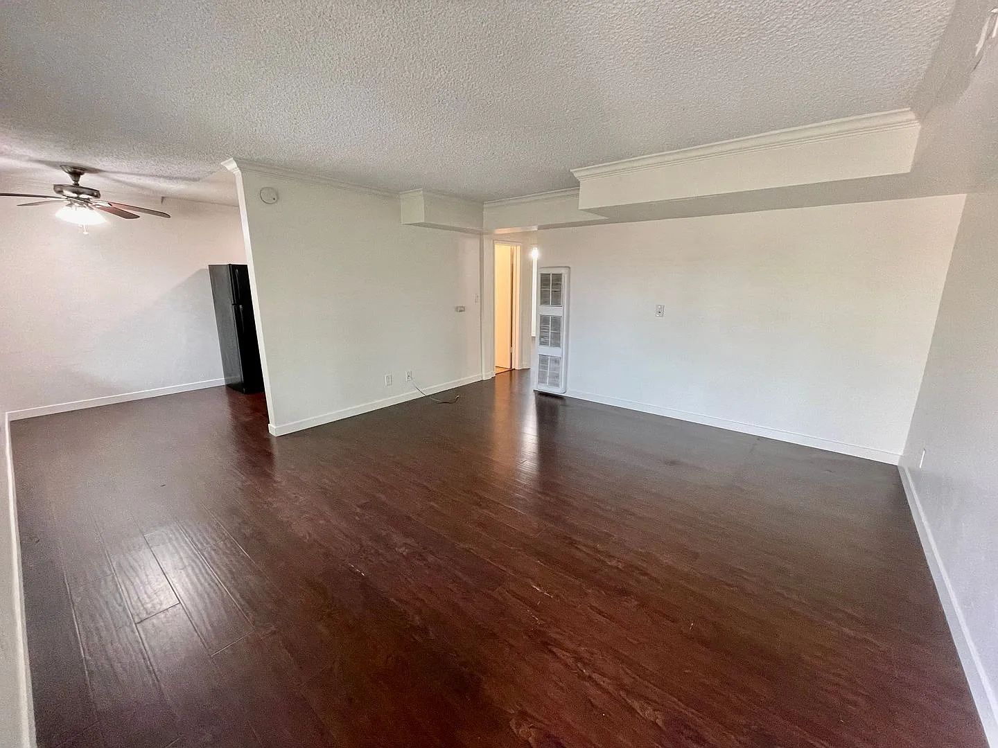 Spacious 2 Bed / 1 Bath Apartment in the Heart of South Park! — Photo 2