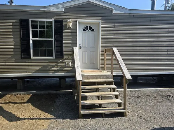 5 Paul St, Dover Foxcroft, ME 04426