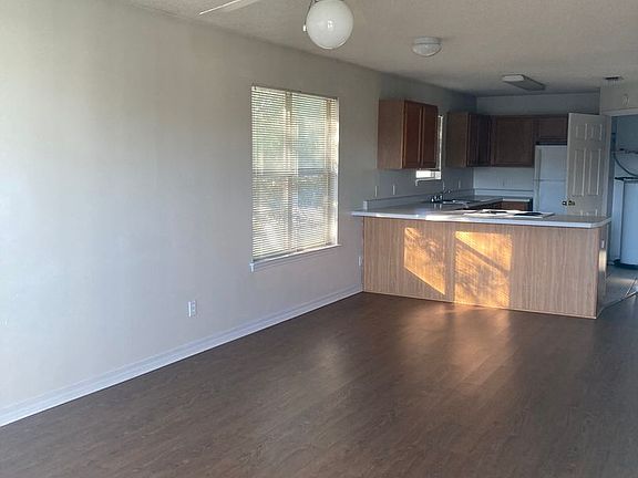 3rd image of 587 Florosa Ct