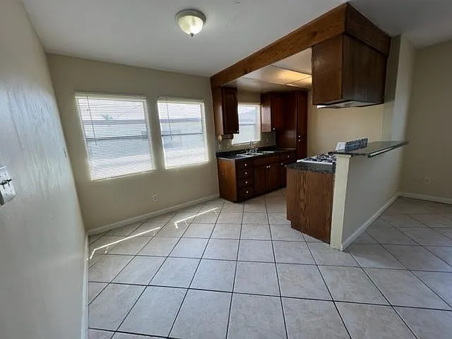 12526 Menlo Ave #C — Photo 1