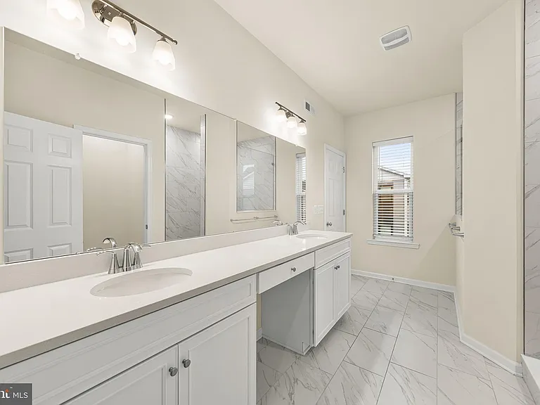 105 Vaughn Dr — Photo 33