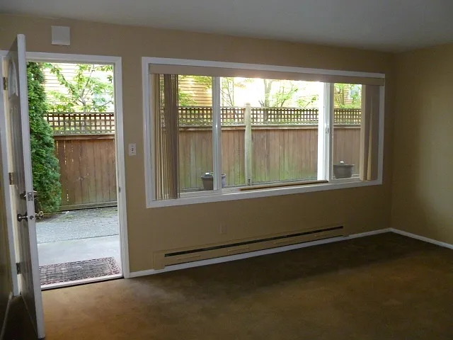 Living Room - 430 NE Maple Leaf Pl #3