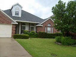 1st image of 824 Forest Hollow Dr