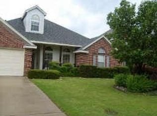 824 Forest Hollow Dr, Hurst, TX 76053