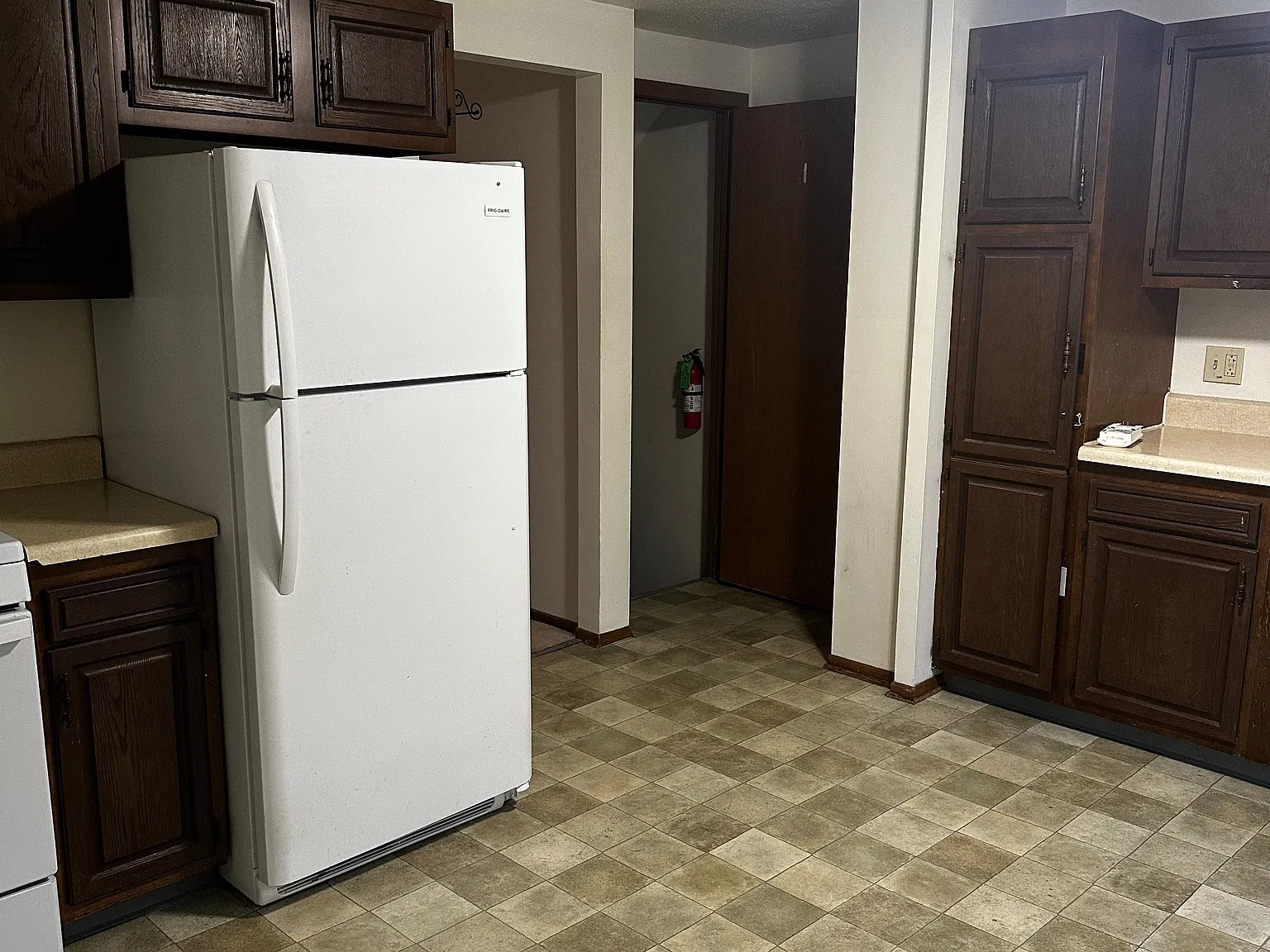 2 bed, 1.0 bath, 870 sqft, $1,025 — Photo 3