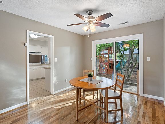 4th image of 3011 NE 132nd Ave