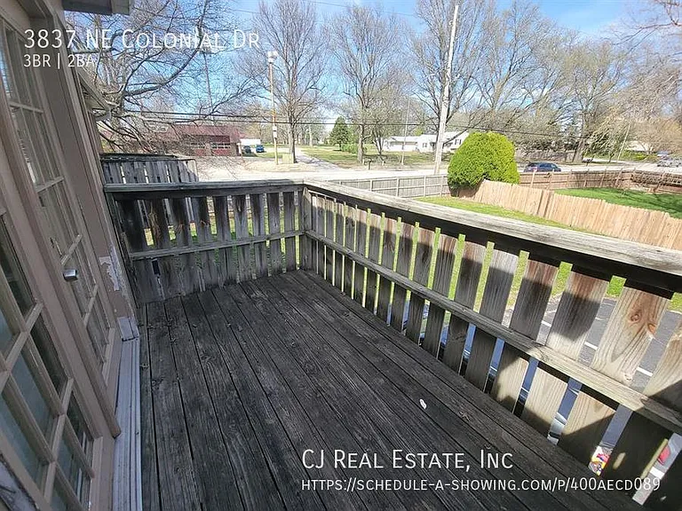 3837 NE Colonial Dr — Photo 11