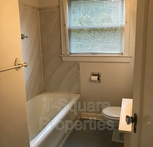 9056 Avondale Rd NE — Photo 13