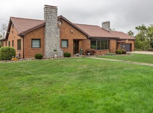 111 Meadowbrook Ln, Weirton, WV 26062