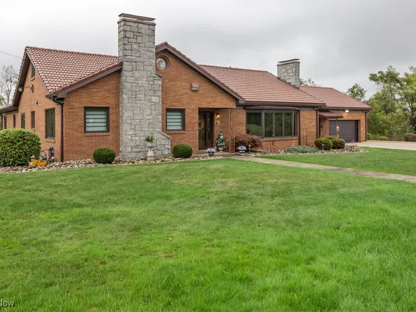 111 Meadowbrook Ln, Weirton, WV 26062