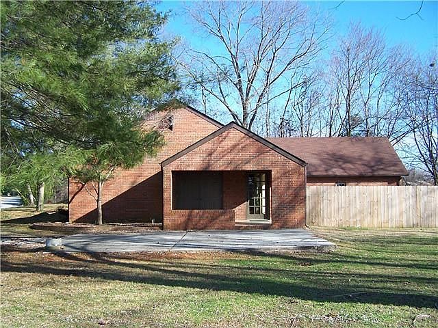 1st image of 327 Magnolia Dr