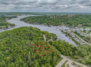 63 Country Club Dr, Lake Ozark, MO 65049