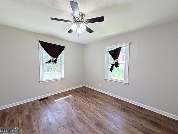 4th image of 73 Cade St