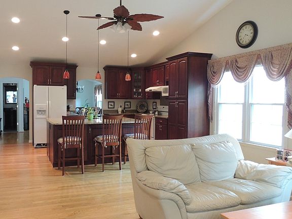 4th image of 13813 Mustang Hill Ln