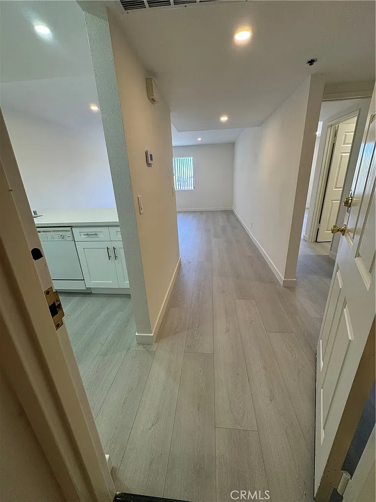1 bed, 750 sqft, $2,350 — Photo 3