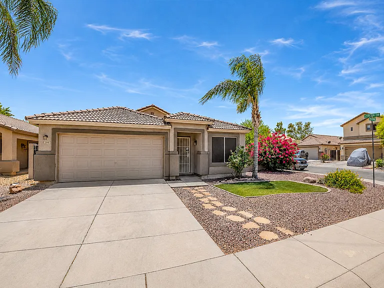2541 E Silversmith Trl — Photo 1